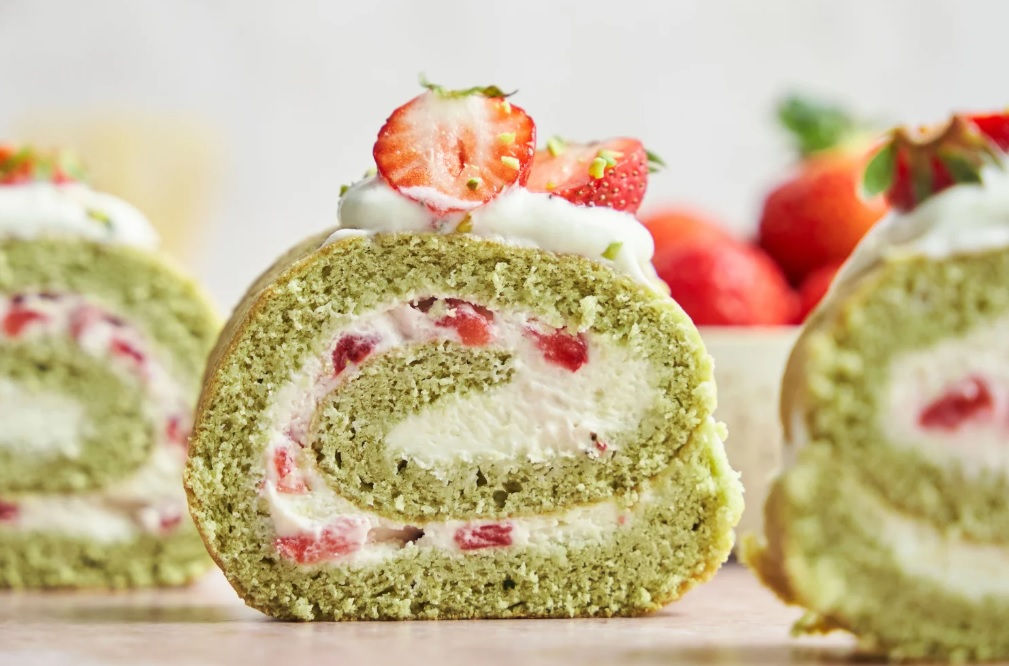 Erdbeerroulade mit Matcha